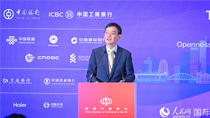 英國中國商會會長、中國銀行倫敦分行行長方文建 致歡迎辭。人民網(wǎng) 郭錦標(biāo)攝