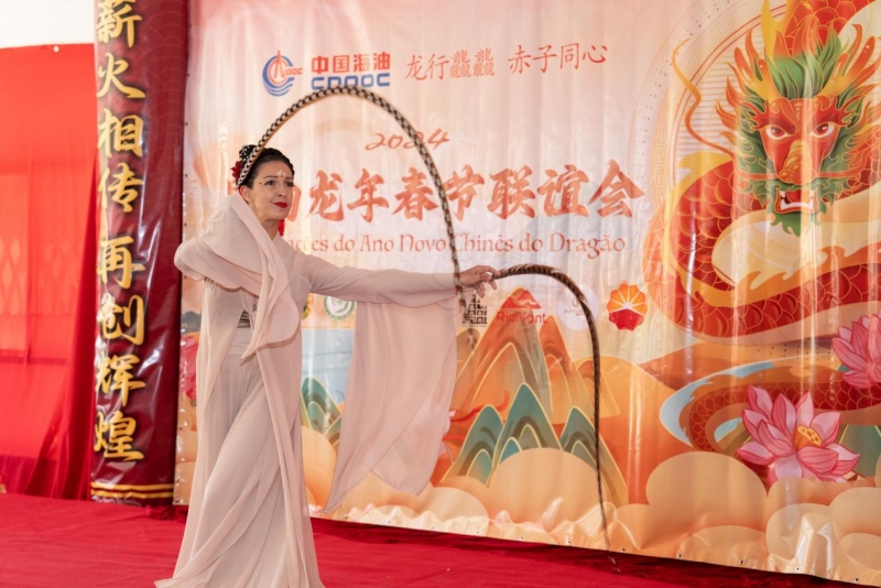巴西藝術家表演中國舞。里約天主教大學孔子學院供圖