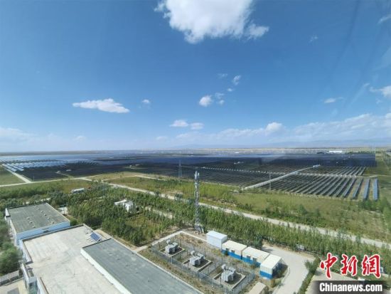 圖為塔拉灘光伏產業(yè)園區(qū)。　祁增蓓　攝
