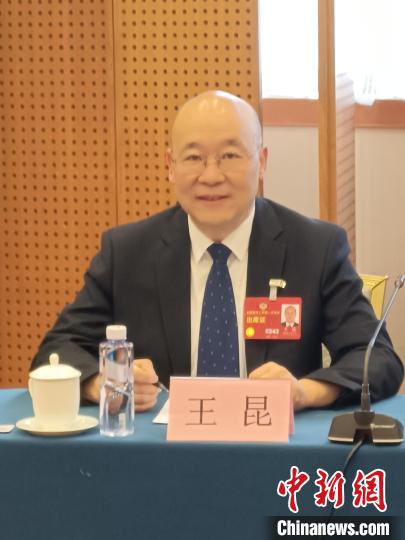 圖為全國(guó)政協(xié)委員，農(nóng)工黨青海省委會(huì)主委王昆?！∈茉L者供圖