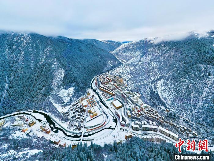 壤塘的雪后美景。　壤塘縣融媒體中心供圖