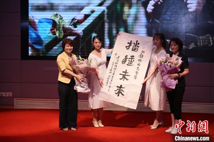 妻子談鐘揚：他這一生，有憾無悔