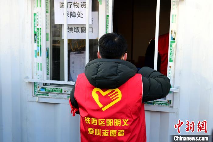 領防護用品。　鐵西區(qū)委宣傳部 攝