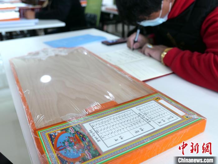 圖為天文歷算計(jì)算工具?！≈x牧 攝